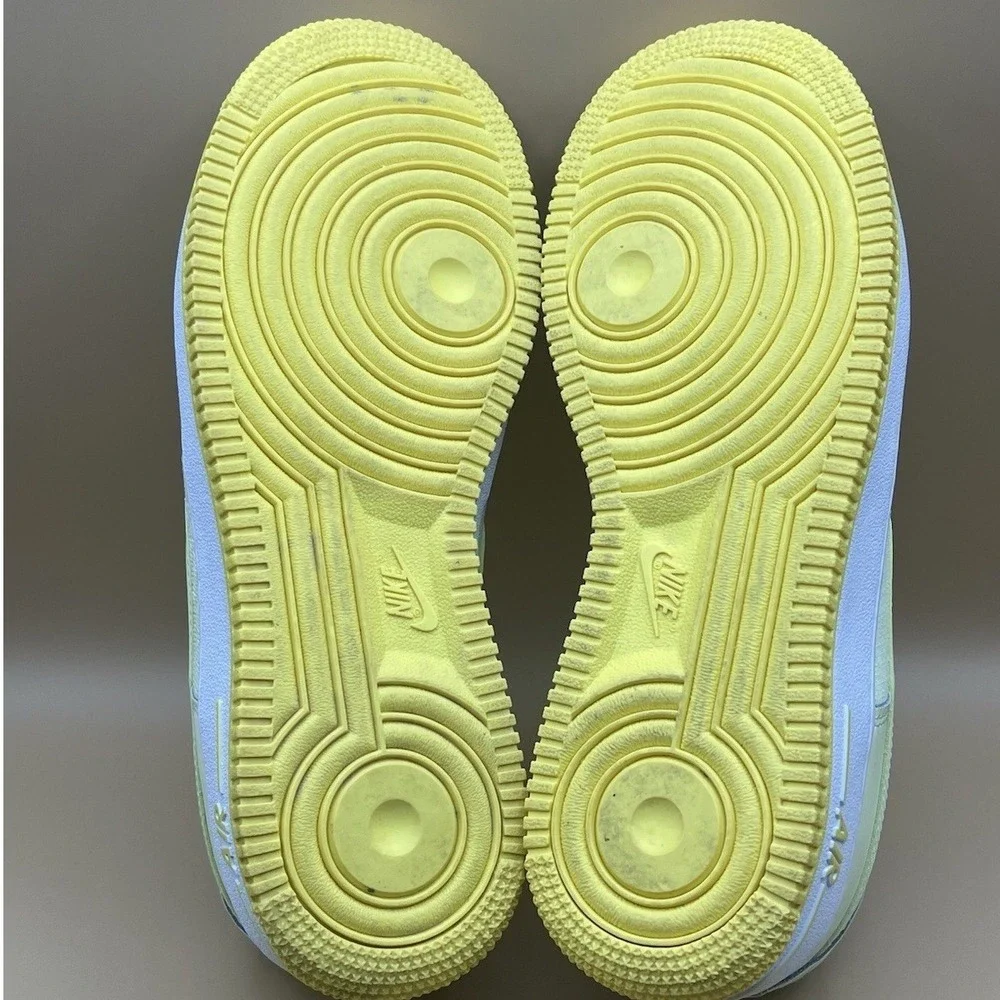 2018 Nike Air‎ Force 1 Low LV8 Yellow Lime - Youth Size 7 Women's Size 8.5 Used